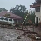 Banjir Bandang Terjang Arosuka, Akses Jalan Solok-Padang Terputus Akibat Tertutup Material