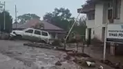Banjir Bandang Terjang Arosuka, Akses Jalan Solok-Padang Terputus Akibat Tertutup Material