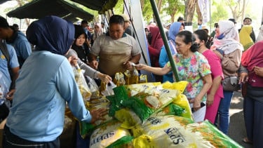 Ratusan Warga Serbu Bazar Sembako Murah Lanud Muljono di Sedati Sidoarjo