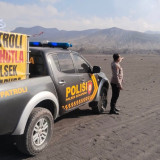 Cegah Bromo Kembali Terbakar, Polisi di Probolinggo Patroli Bawa Tandon Air 1.000 Liter