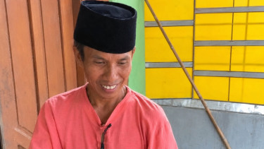 Direndahkan Susah Menang hingga Dihina Tak Punya Uang, Tukang Pemilah Sampah Jadi Kades di Bekasi Heboh