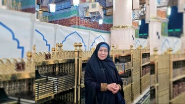 Gubernur Khofifah Bersyukur Masuk Raudhah, Kenang Kisah Tiang Aisyah dari Seorang Syarifah, Doa untuk Orang Tua Masuk Syurga Tanpa Hisab