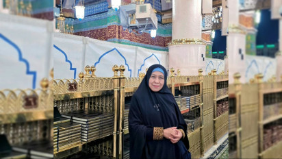Gubernur Khofifah Bersyukur Masuk Raudhah, Kenang Kisah Tiang Aisyah dari Seorang Syarifah, Doa untuk Orang Tua Masuk Syurga Tanpa Hisab