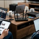 Mengapa Koneksi Internet Stabil Penting Saat Puluhan Perangkat Terhubung Bersamaan?