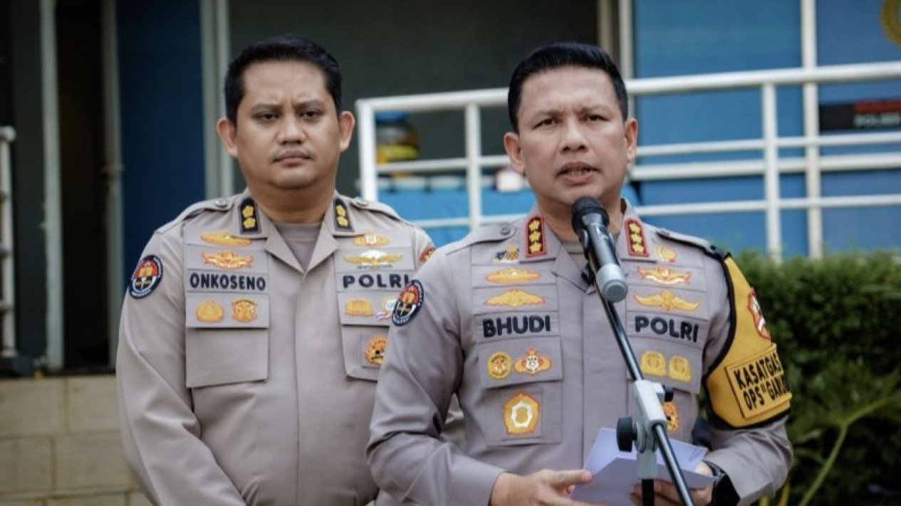 Heboh Buku 'Memburu Muhammad', Polisi Turun Tangan Selidiki Dugaan Penistaan Agama
            - galeri foto