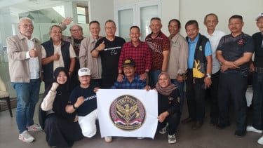 Dua Wakil Indonesia Terbang ke Rusia, Bawa Misi Tampil di Kejuaraan Dunia Lempar Pisau dan Kapak