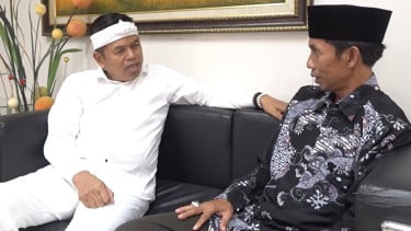 Dari Tukang Pilah Sampah Kini Terpilih Jadi Kades Mekarwangi di Cikarang, Rumah Surya akan Direnovasi oleh KDM
