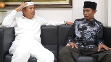 Ditanya oleh Dedi Mulyadi, Segini Pendapatan Surya bin Samid Kades Terpilih di Bekasi saat Jadi Pemilah Sampah