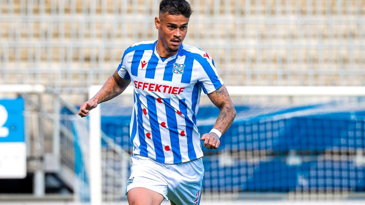 Mees Hilgers Tak Kunjung Debut, Pelatih Heerenveen Ungkap Alasan Bek Timnas Indonesia Masih Dicadangkan
            - galeri foto
