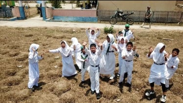 Dulu Menembus Rimba, Kini Mengejar Cita-cita