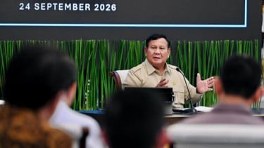 Prabowo Sebut Personel Darat Jauh Lebih Efektif Padamkan Karhutla Dibanding Helikopter