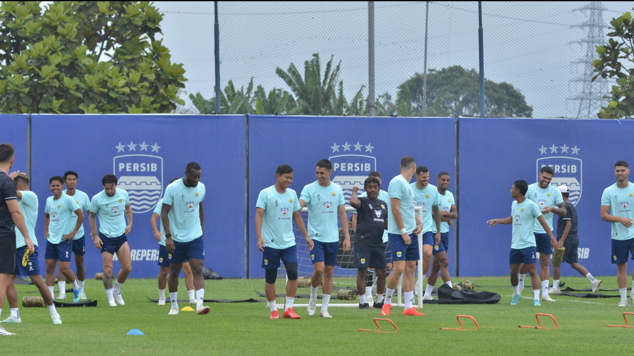 Gelar Latihan Perdana Usai Libur, Igor Tolic Fokus Pemulihan Kondisi Penggawa Persib
            - galeri foto
