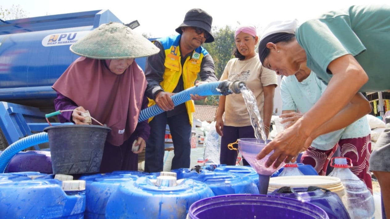 Hadapi Kekeringan, Kementerian PU Selamatkan 141.440 Hektare Sawah dan Penuhi Kebutuhan Air Bagi 1,75 Juta Jiwa
            - galeri foto
