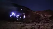 Muncul Fenomena "Blue Fire" di Kawah Gunung Papandayan, Begini Penjelasan Badan Geologi