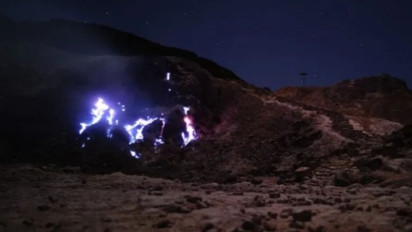 Muncul Fenomena "Blue Fire" di Kawah Gunung Papandayan, Begini Penjelasan Badan Geologi