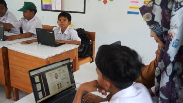 Dulu Menembus Rimba, Kini Mengejar Cita-cita