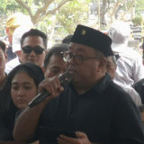PDIP Kibarkan Bendera Setengah Tiang untuk Penghormatan Mendiang Guruh Soekarnoputra