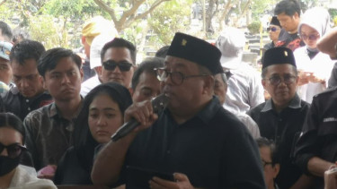 PDIP Kibarkan Bendera Setengah Tiang untuk Penghormatan Mendiang Guruh Soekarnoputra