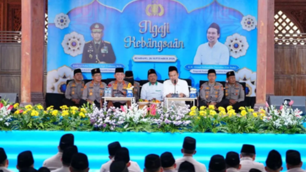 Kapolri Listyo Sigit Prabowo Minta Doa dan Bimbingan Para Ulama untuk Personel Polri
            - galeri foto