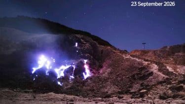Viral Nyala Biru Keunguan Muncul di Gunung Papandayan Garut, Ini Penjelasan Badan Geologi