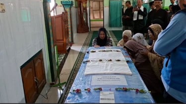 Jenazah Taruno Hidayat Korban KM Virgo Tiba di Rumah Duka Madiun, Adiknya Masih Dicari