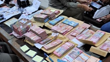 Penampakan Uang Ratusan Juta yang Disita KPK Hasil Geledah Kantor BPN Jatim