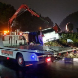 Mobil Seruduk Tembok Gerbang UPI Bandung, Pengemudi Orang Tua Mahasiswa