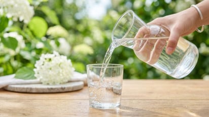Minum Air Putih yang Baik Bagi Kesehatan Ternyata Ada Aturannya, Begini Penjelasan yang Benar