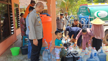 Warga Kalipare Kesulitan Air, Polres Malang-BPBD Salurkan 5000 Liter