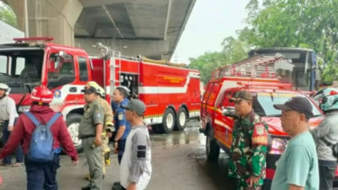 Detik-Detik Mobil Damkar Tabrak Enam Kendaraan di Cakung, Transjakarta hingga Ambulans Terlibat