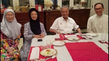 Istri Mahathir Mohamad Meninggal Dunia, PM Malaysia Kirimkan Ucapan Duka Cita, Anwar: Negara Kehilangan Sosok Ibu