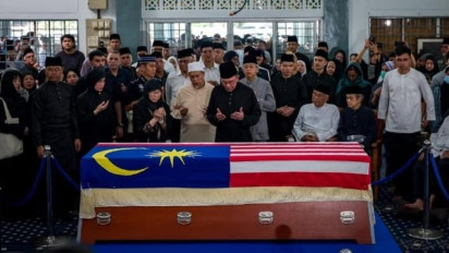 Penghormatan Terakhir Bagi Siti Hasmah, Istri Mahathir Mohamad Dimakamkan Secara Kenegaraan