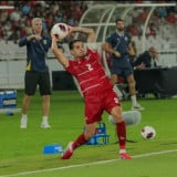 Momen Kevin Diks Salah Fokus Sorakan Shin Tae-yong di Stadion GBK Saat Bela Thom Haye Viral di Sosial Media