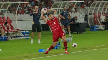 Momen Kevin Diks Salah Fokus Sorakan Shin Tae-yong di Stadion GBK Saat Bela Thom Haye Viral di Sosial Media