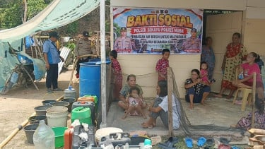 Kemarau dan Kekeringan, Polda Sumsel Bantu Warga Sekayu Penuhi Kebutuhan Air Bersih
