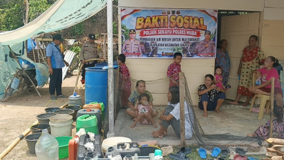 Kemarau dan Kekeringan, Polda Sumsel Bantu Warga Sekayu Penuhi Kebutuhan Air Bersih