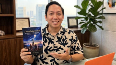 Buku Ini Hadirkan Memoar Anak Buruh Tani Versi Inggris