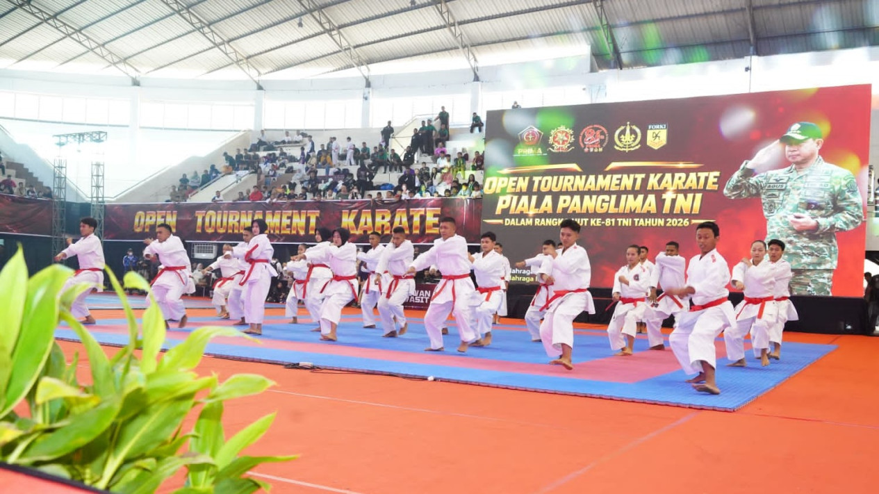 Turnamen Karate Piala Panglima TNI 2026 Dibuka di Malang, Diikuti 3050 Karateka
            - galeri foto