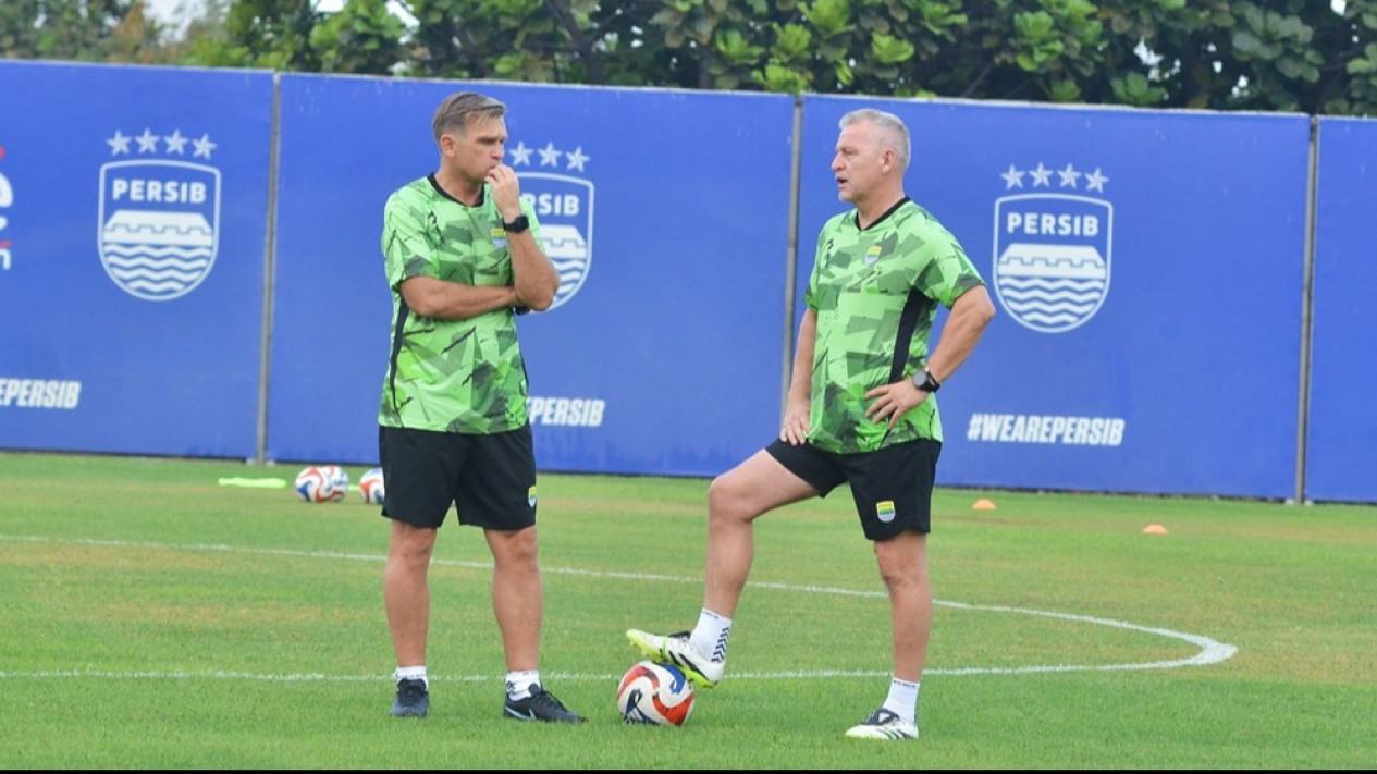 Penjelasan Igor Tolic soal Pelatih Kiper Persib Bandung Mario Jozic yang Tiba-Tiba Mudik ke Kroasia
            - galeri foto