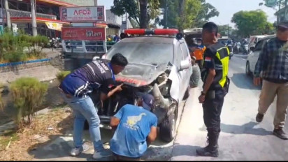 Iring-iringan Ambulans Bawa Jenazah Korban KM Virgo, Kecelakaan Beruntun di Jombang