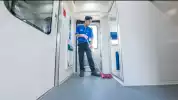 Netizen Jepang Apresiasi Kebersihan KRL dan Dedikasi Petugas KAI Services