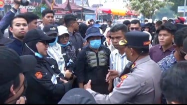 Geruduk Polresta Bukittinggi, Massa dari UFDK Desak Kepastian Hukum dan Penangkapan Tersangka Kekerasan Kampus