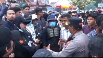 Geruduk Polresta Bukittinggi, Massa dari UFDK Desak Kepastian Hukum dan Penangkapan Tersangka Kekerasan Kampus