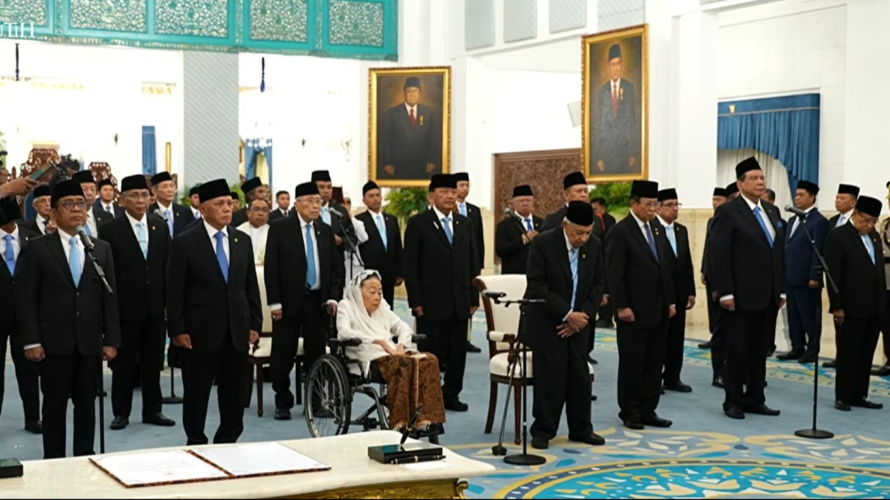 Prabowo Lantik Wantimpres, Ada Rocky Gerung hingga Jusuf Hamka
            - galeri foto