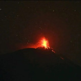 Gunung Ili Lewotolok Kembali Erupsi, Lava 500 Meter dan Abu Tebal Terlihat dari Kawah