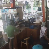 Bermodus Pesan Nasi Kotak, Pria Gondol Dua Ponsel Karyawan Resto di Probolinggo