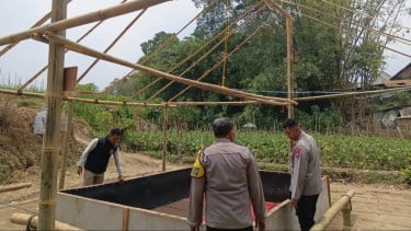 Polres Malang Tertibkan Bekas Arena Sabung Ayam di Poncokusumo, Ini Temuannya
