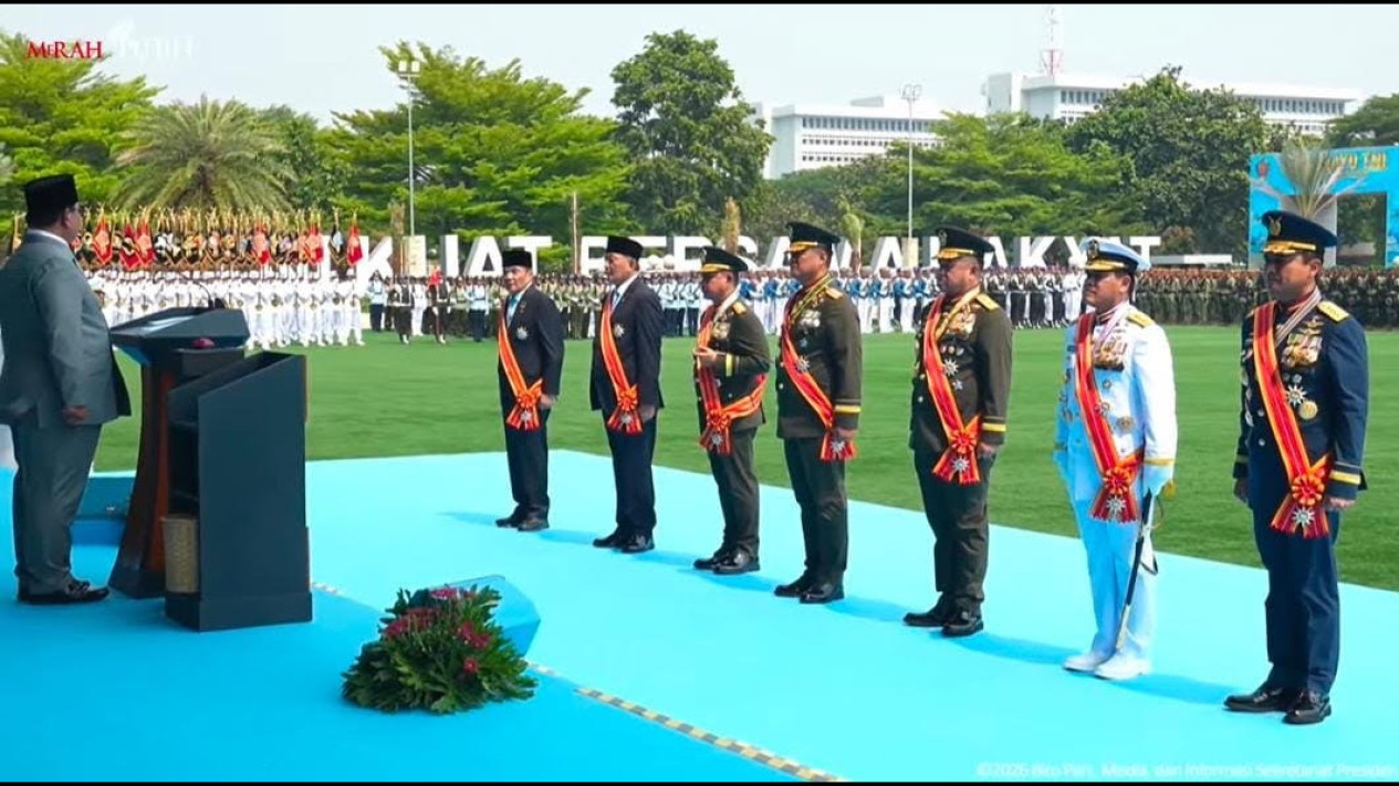 HUT ke-81 TNI, Presiden Prabowo Beri Tanda Kehormatan Bintang Mahaputera ke Sjafrie Sjamsoeddin hingga Agus Subiyanto
            - galeri foto