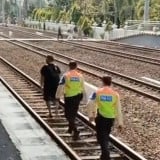 Sempat Bikin Geger, ODGJ Nekat Masuk Rel Aktif Stasiun Maguwo Dibujuk Keluar Petugas