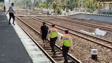 Sempat Bikin Geger, ODGJ Nekat Masuk Rel Aktif Stasiun Maguwo Dibujuk Keluar Petugas